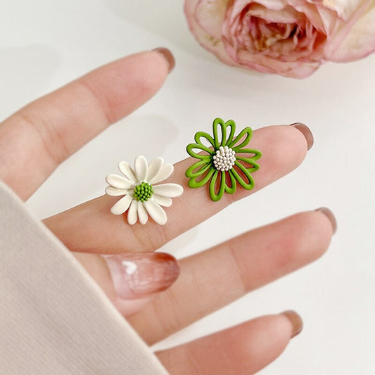 GREEN DAISY CLIP ON EARRINGS