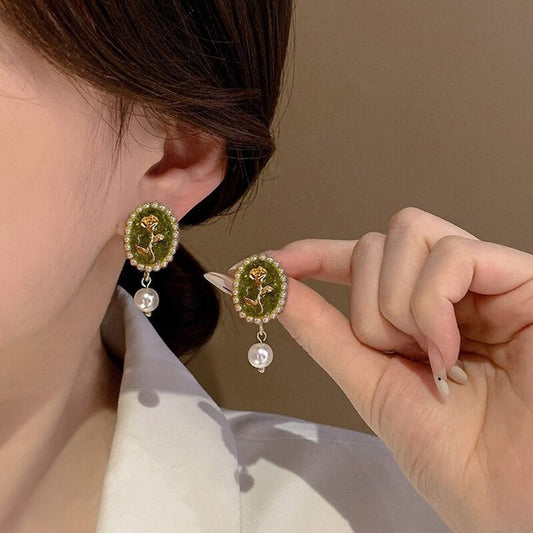 VINTAGE ROSE & PEARL CLIP ON EARRINGS